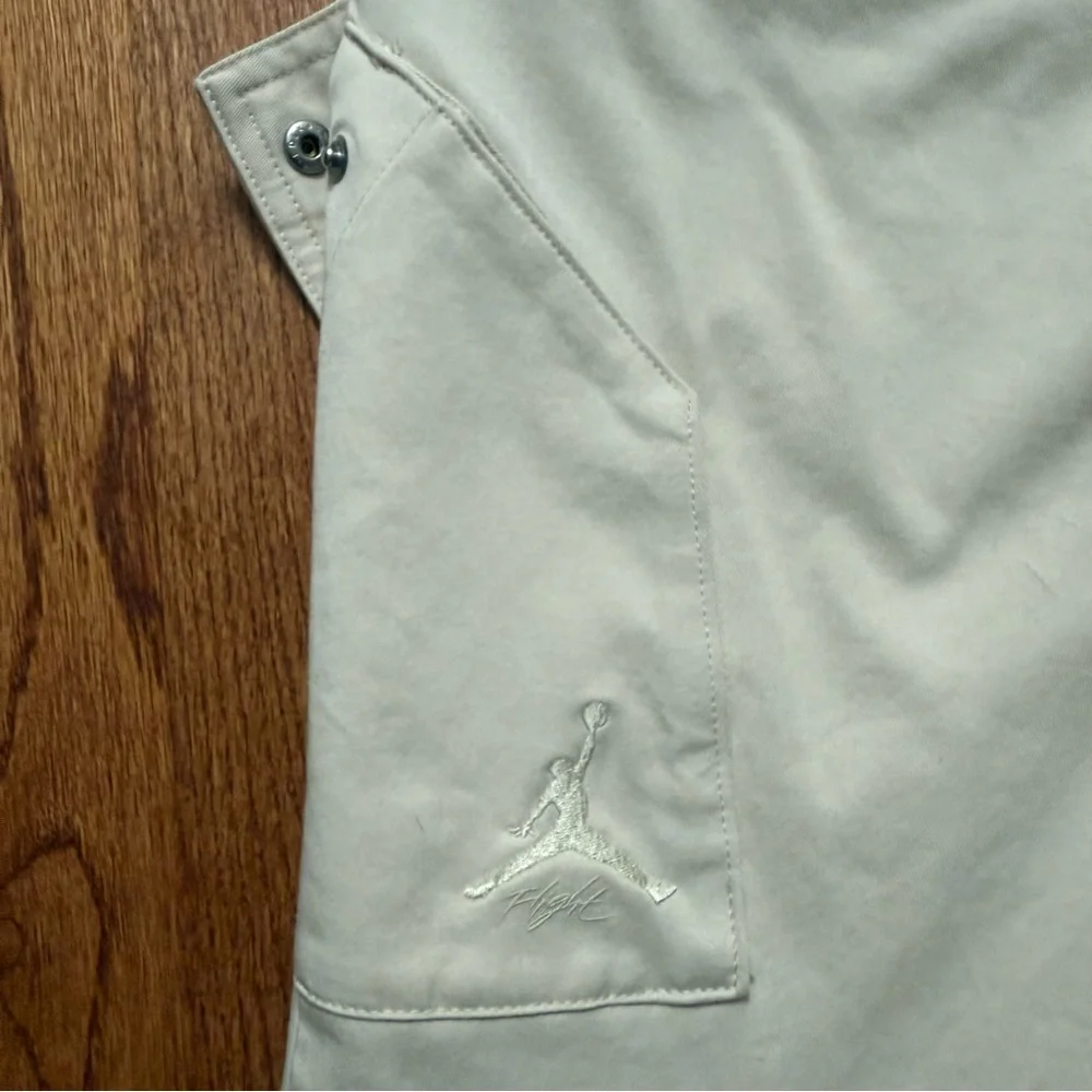 Jordan Essentials Chicago Pants in Beige size S